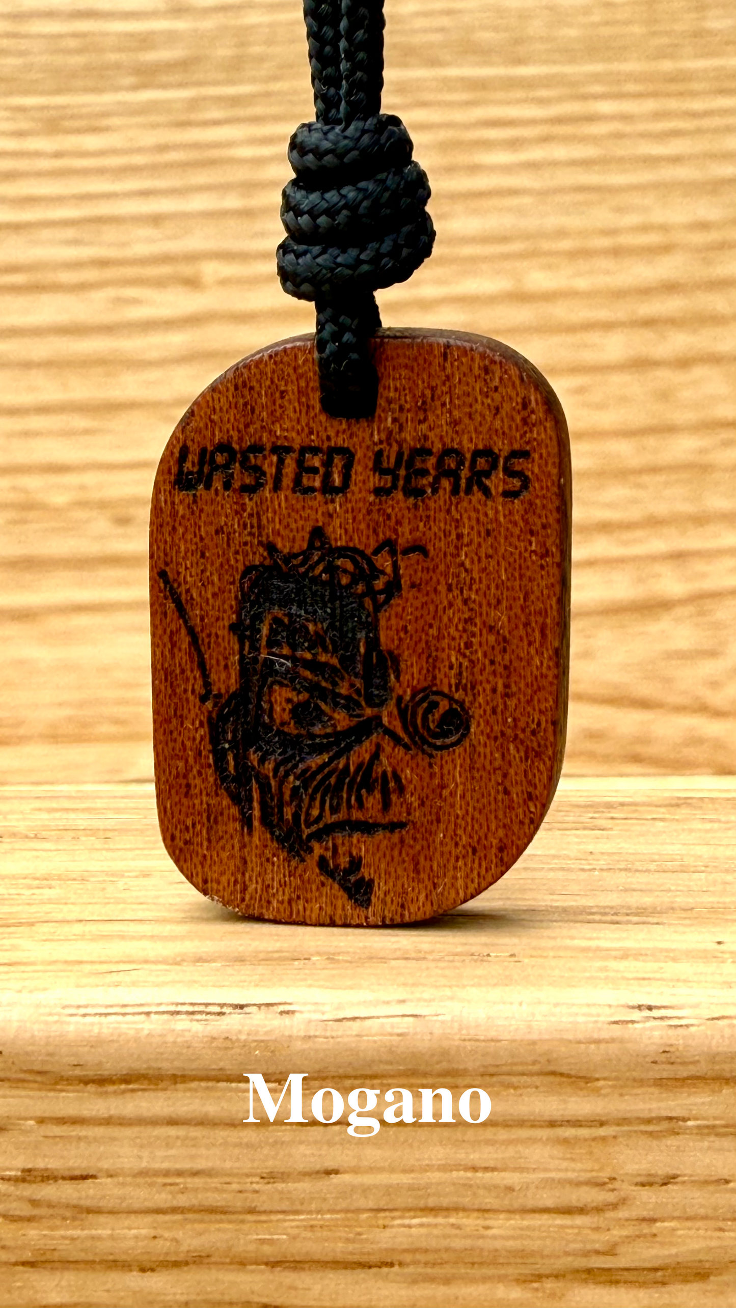 ciondolo in legno eddie