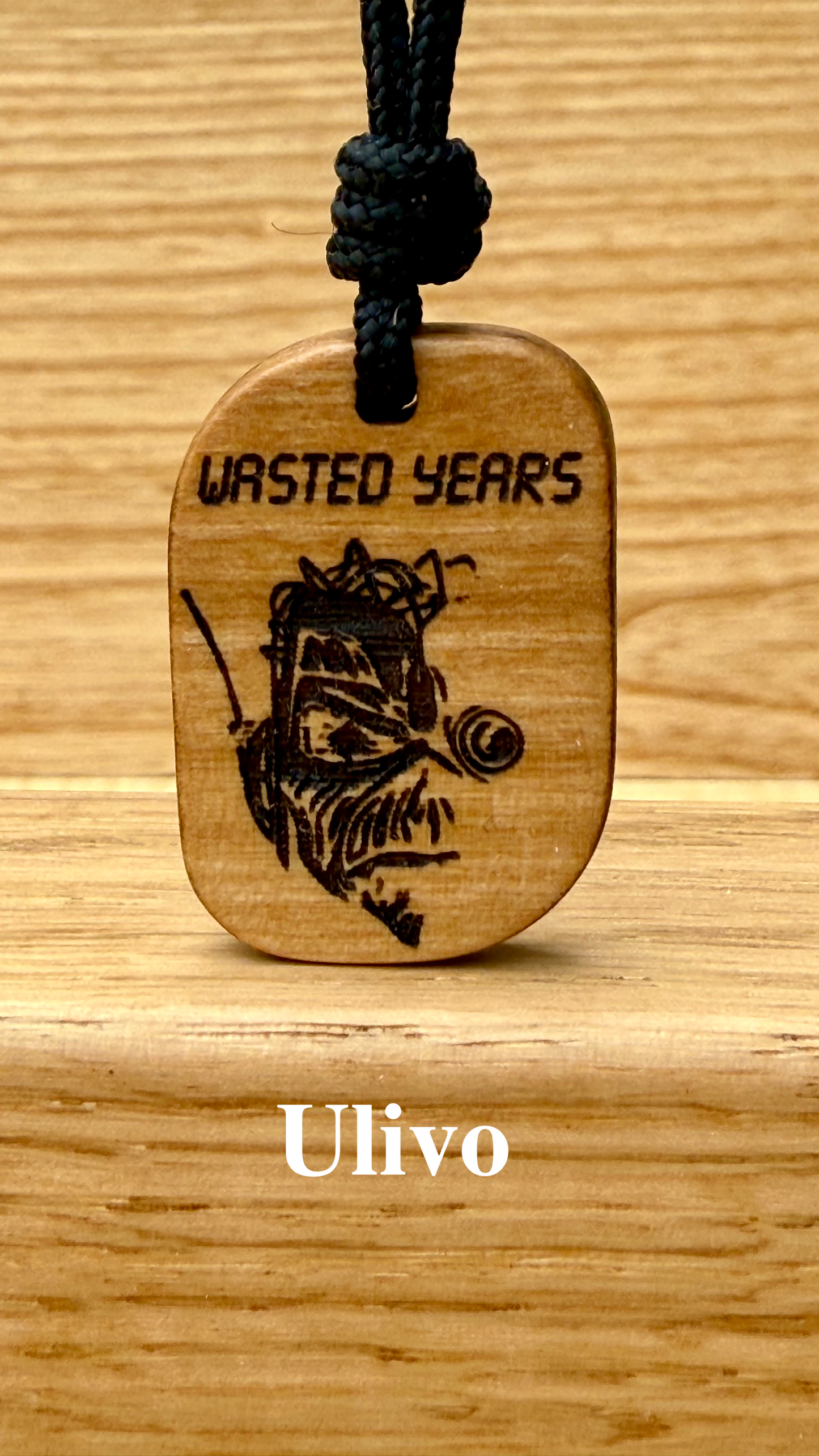 ciondolo in legno eddie