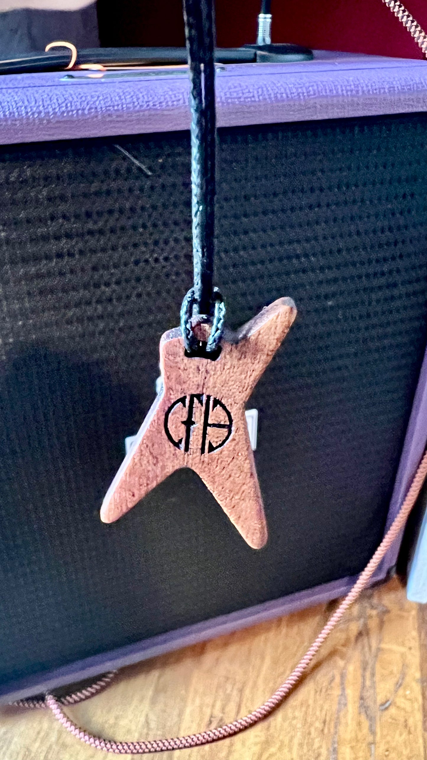 ciondolo in legno chitarra dimebag darrel