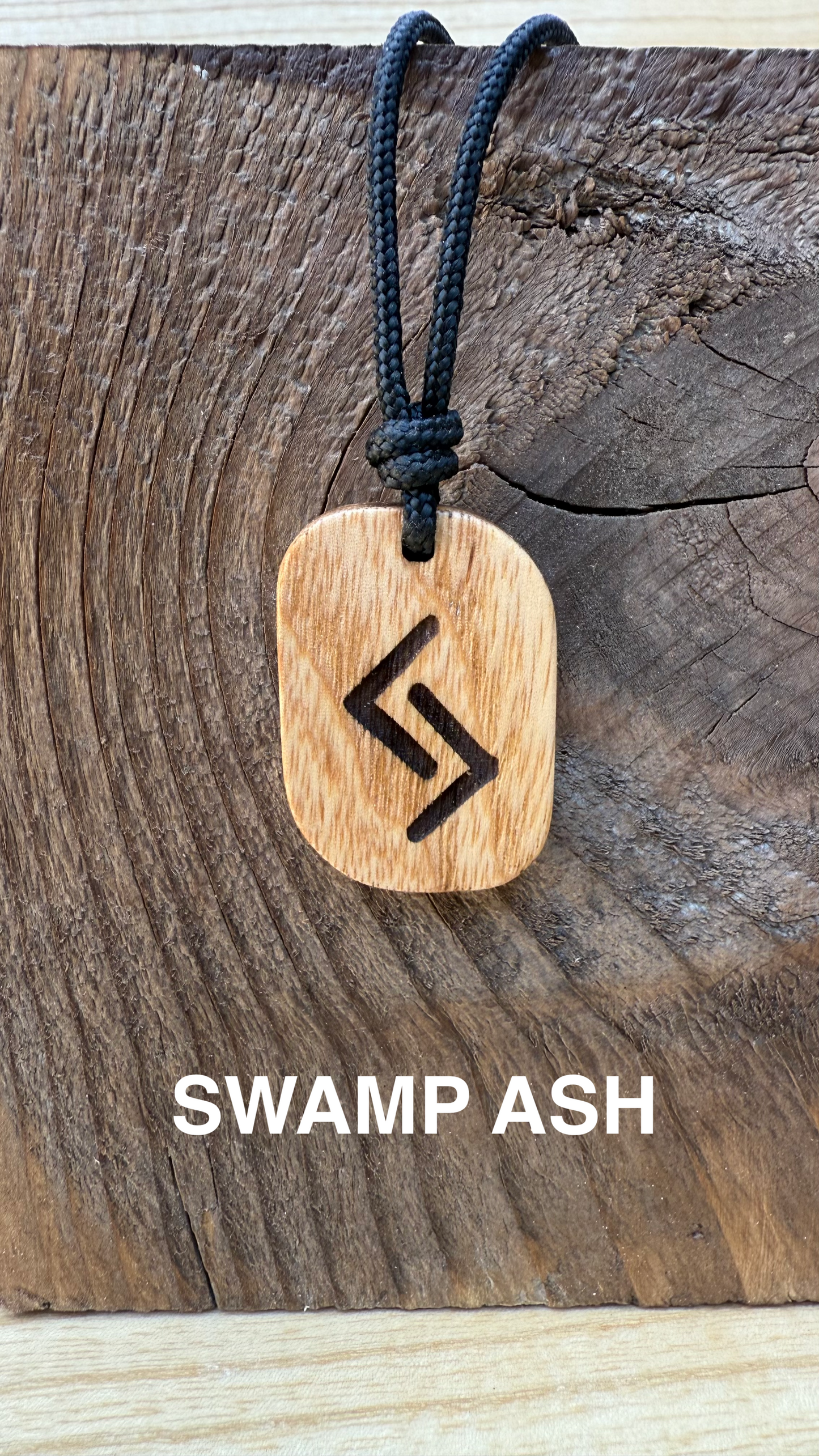 ciondolo in legno rune talismano