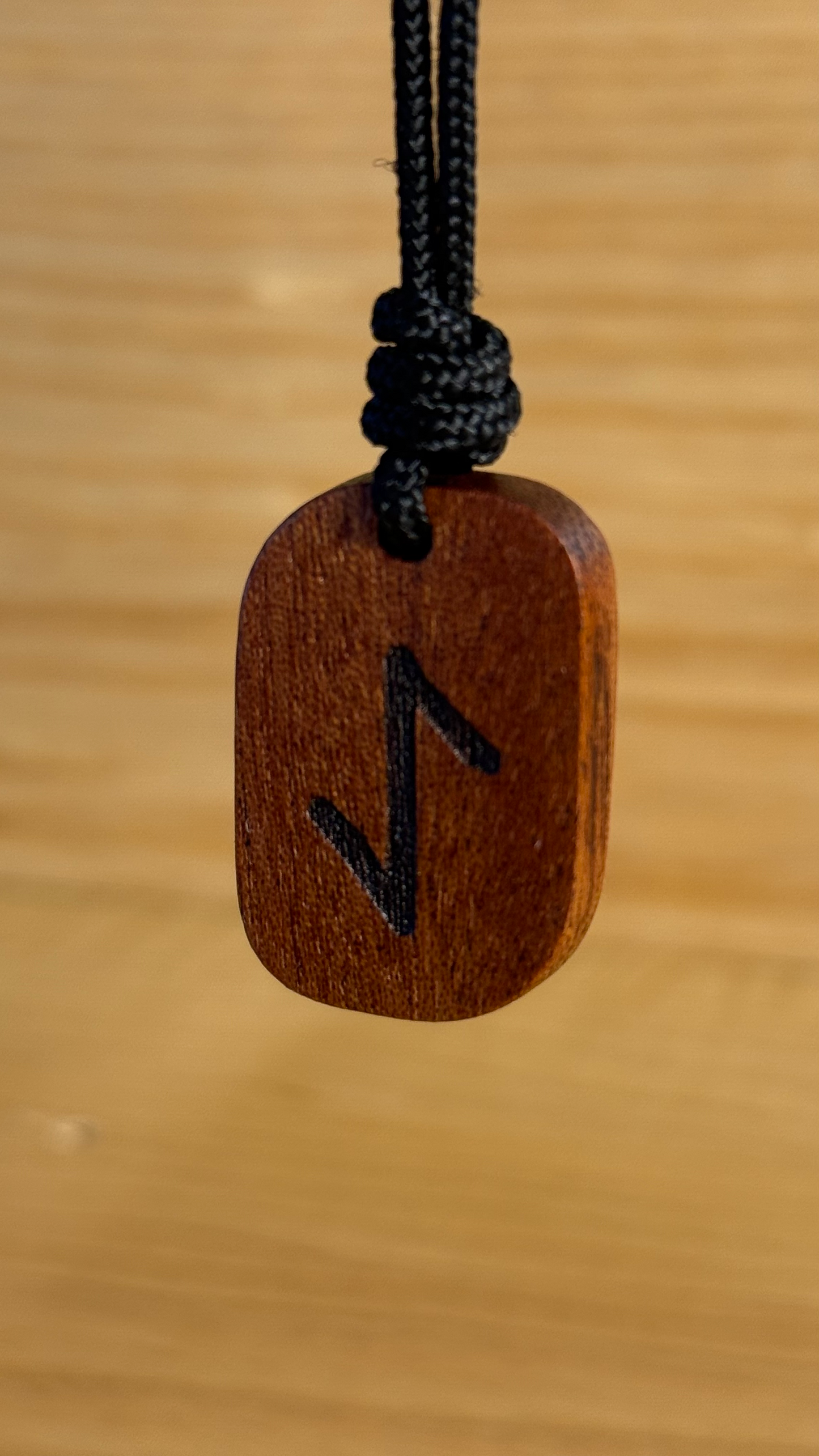 Amuleto runico – Eihwaz • Albero sacro, Protezione, Tenacia