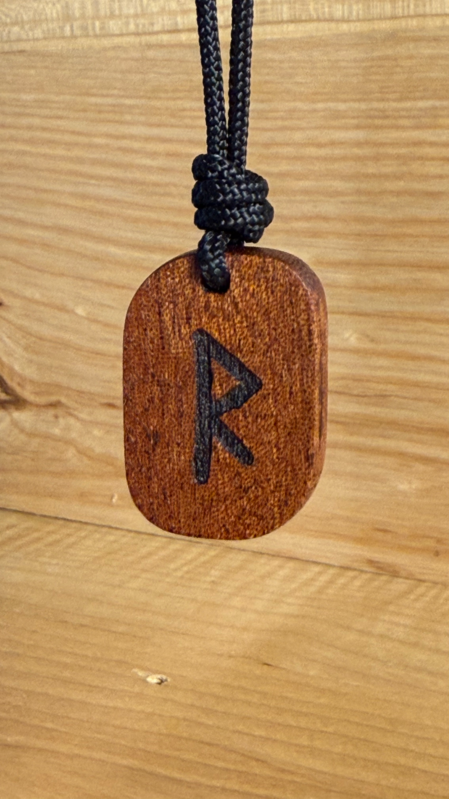 Amuleto runico – Raido • Viaggio, Ritmo, Ordine Cosmico