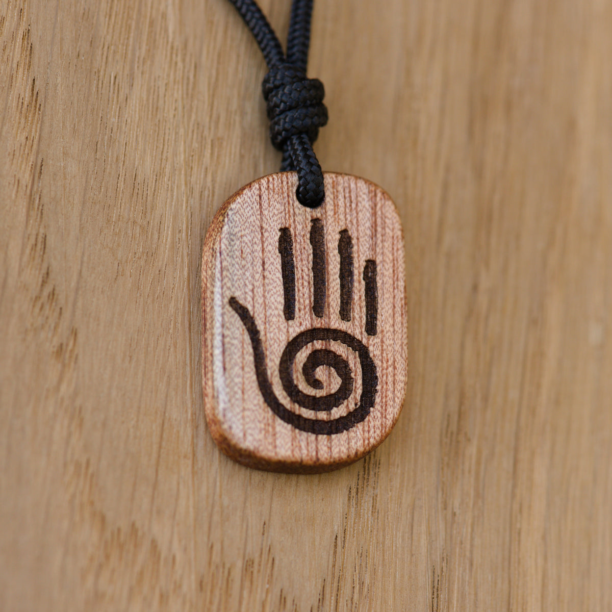 Ciondolo Mano Curativa – Healing Hand | Amuleto in Okoumè
