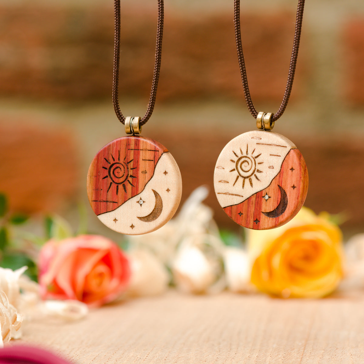 Ciondolo Sole e Luna "Sirius" in Flamed Maple e Bois de Rose