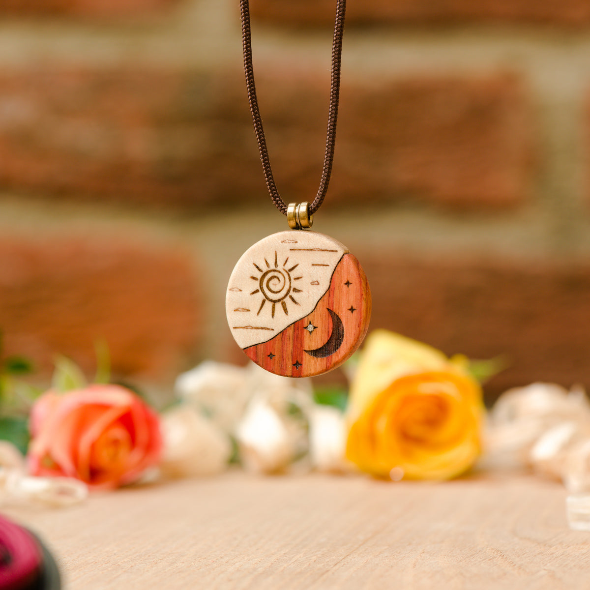 Ciondolo Sole e Luna "Sirius" in Flamed Maple e Bois de Rose