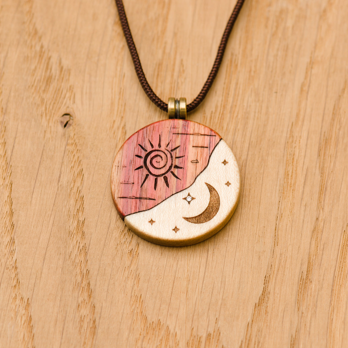 Ciondolo Sole e Luna "Sirius" in Flamed Maple e Bois de Rose