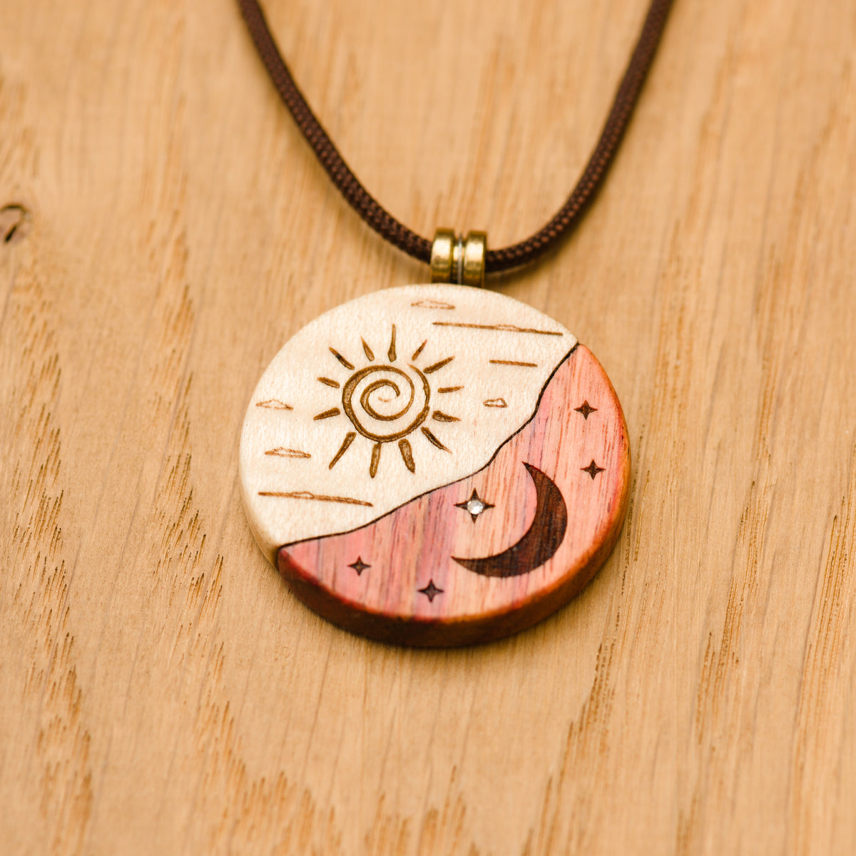 Ciondolo Sole e Luna "Sirius" in Flamed Maple e Bois de Rose