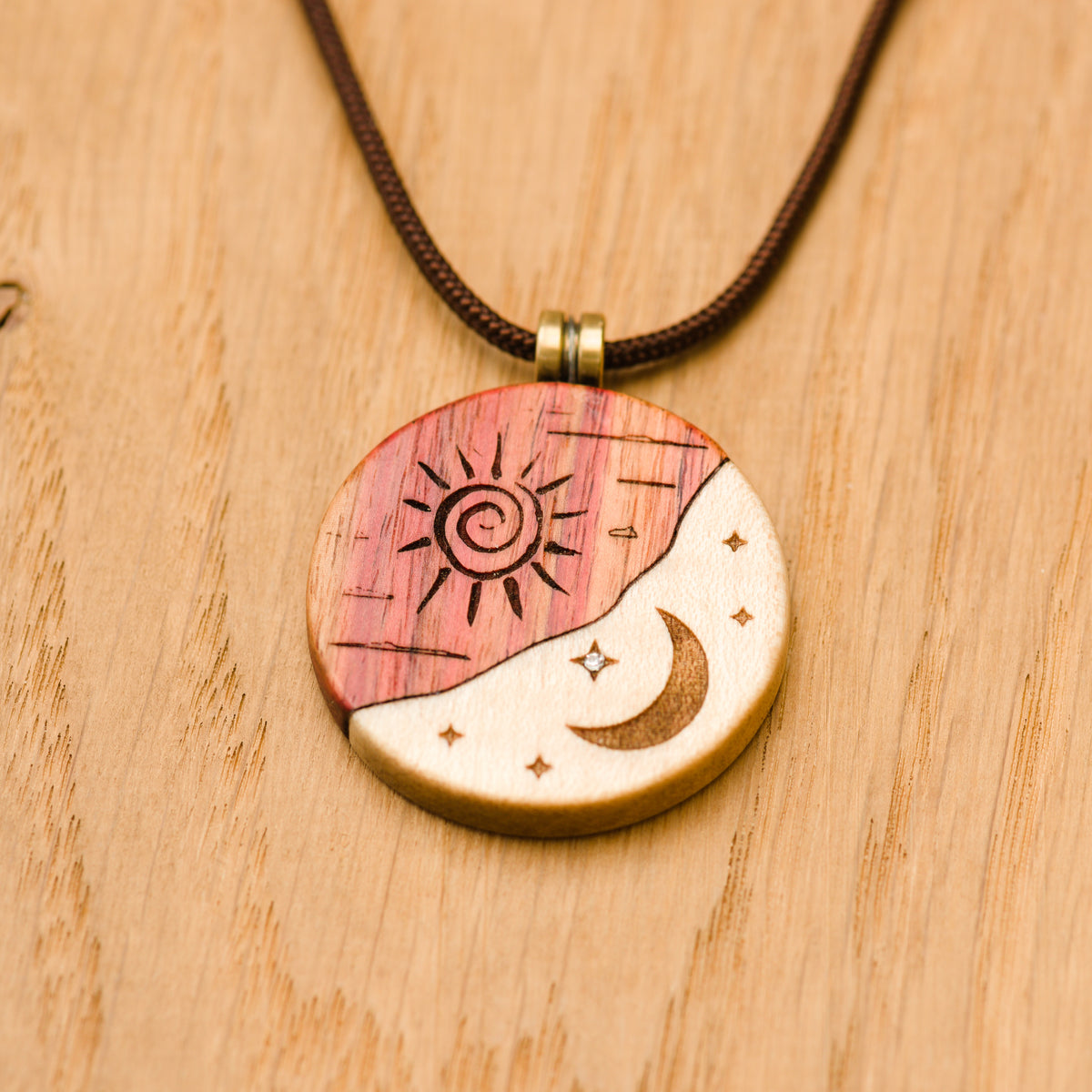 Ciondolo Sole e Luna "Sirius" in Flamed Maple e Bois de Rose