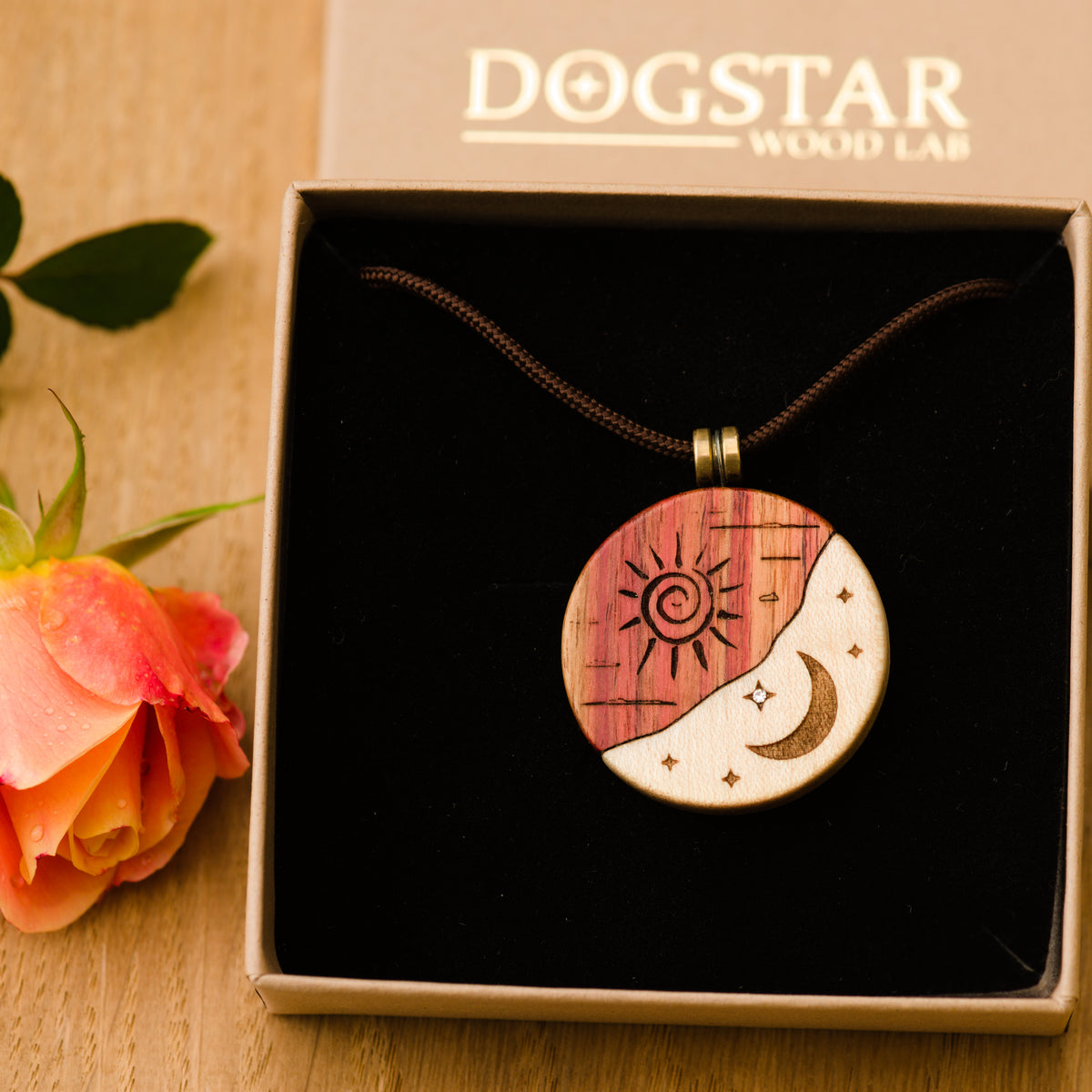 Ciondolo Sole e Luna "Sirius" in Flamed Maple e Bois de Rose