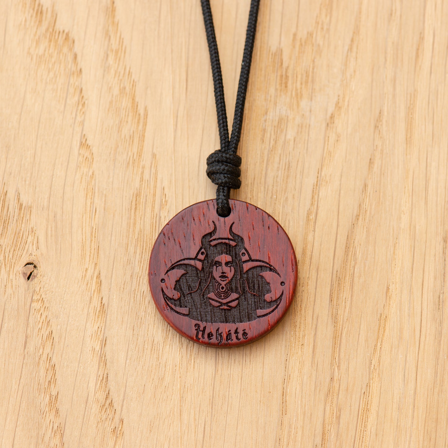Hekate Moon Pendant – Dea della Luna e della Magia