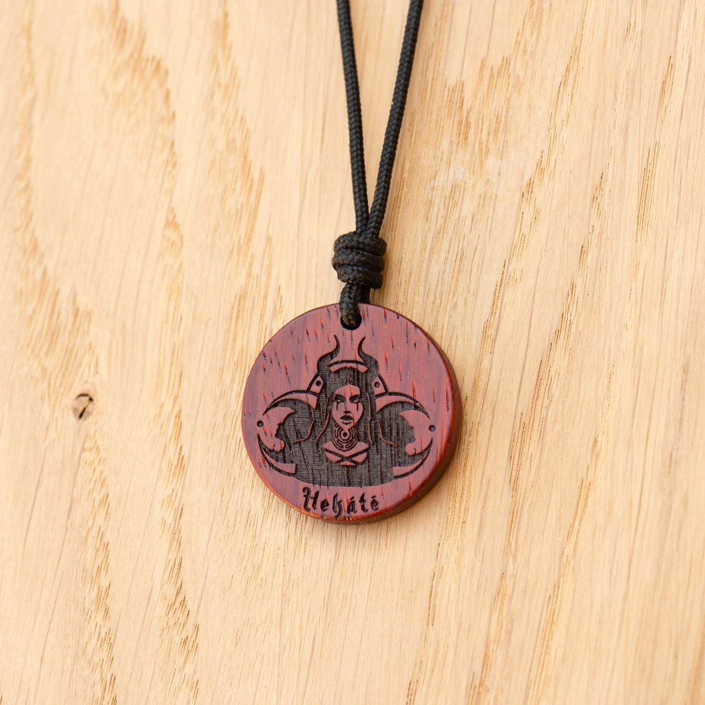 Hekate Moon Pendant – Dea della Luna e della Magia