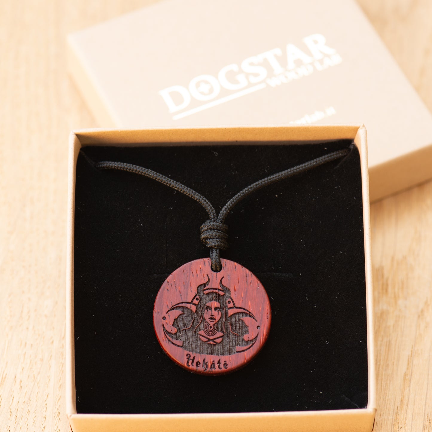 Hekate Moon Pendant – Dea della Luna e della Magia