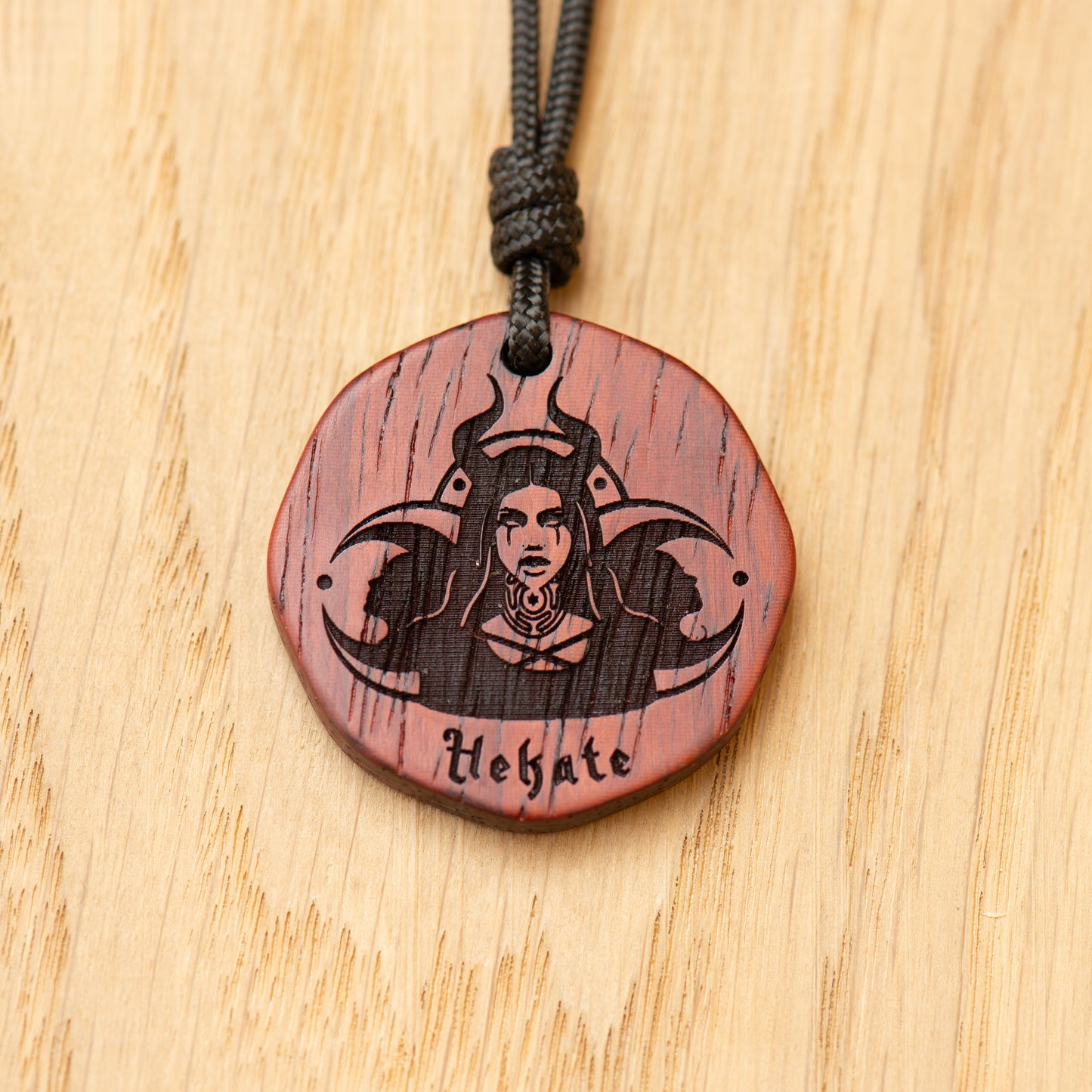 Ciondolo Hekate – Dea della Luna e della Magia