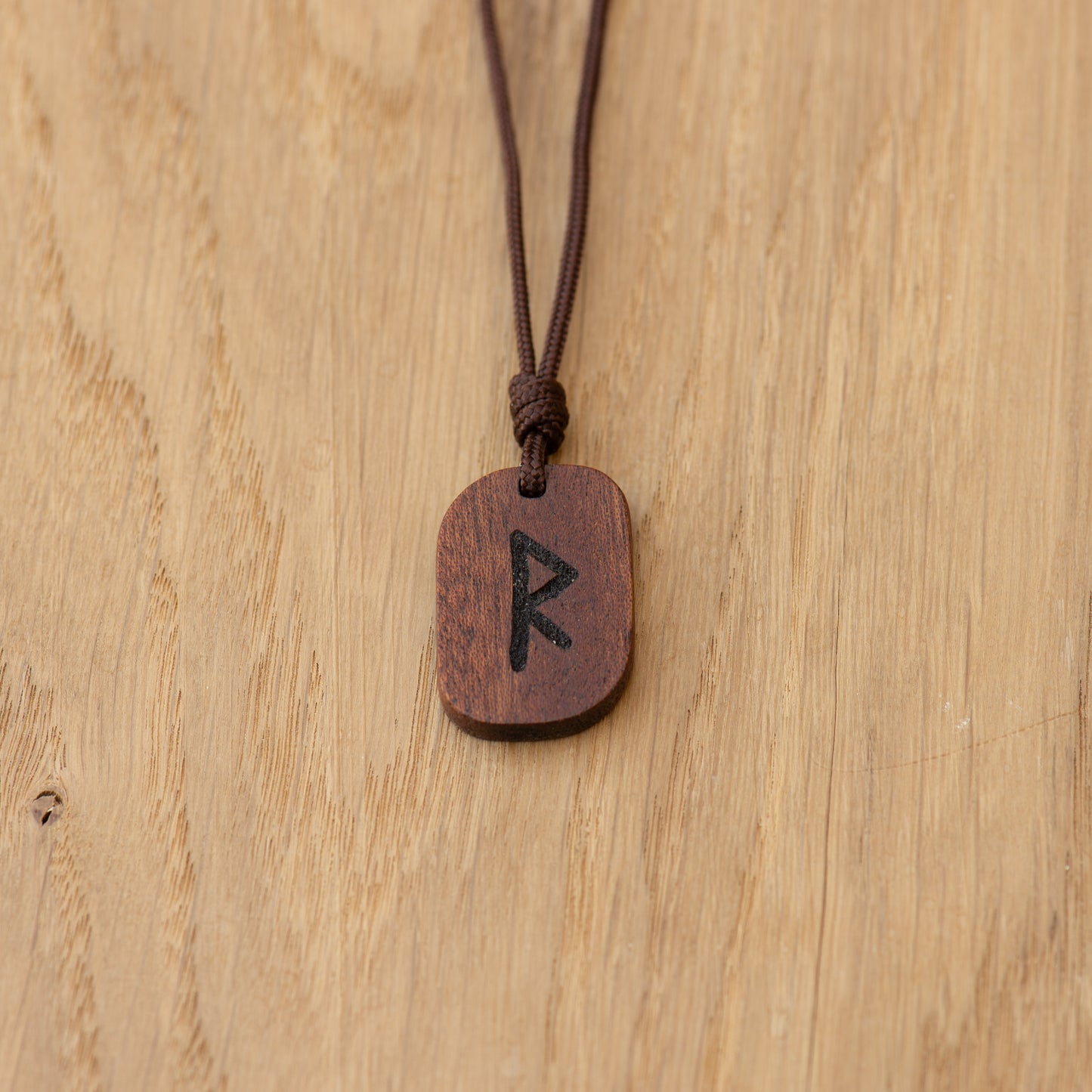 Amuleto runico – Raido • Viaggio, Ritmo, Ordine Cosmico