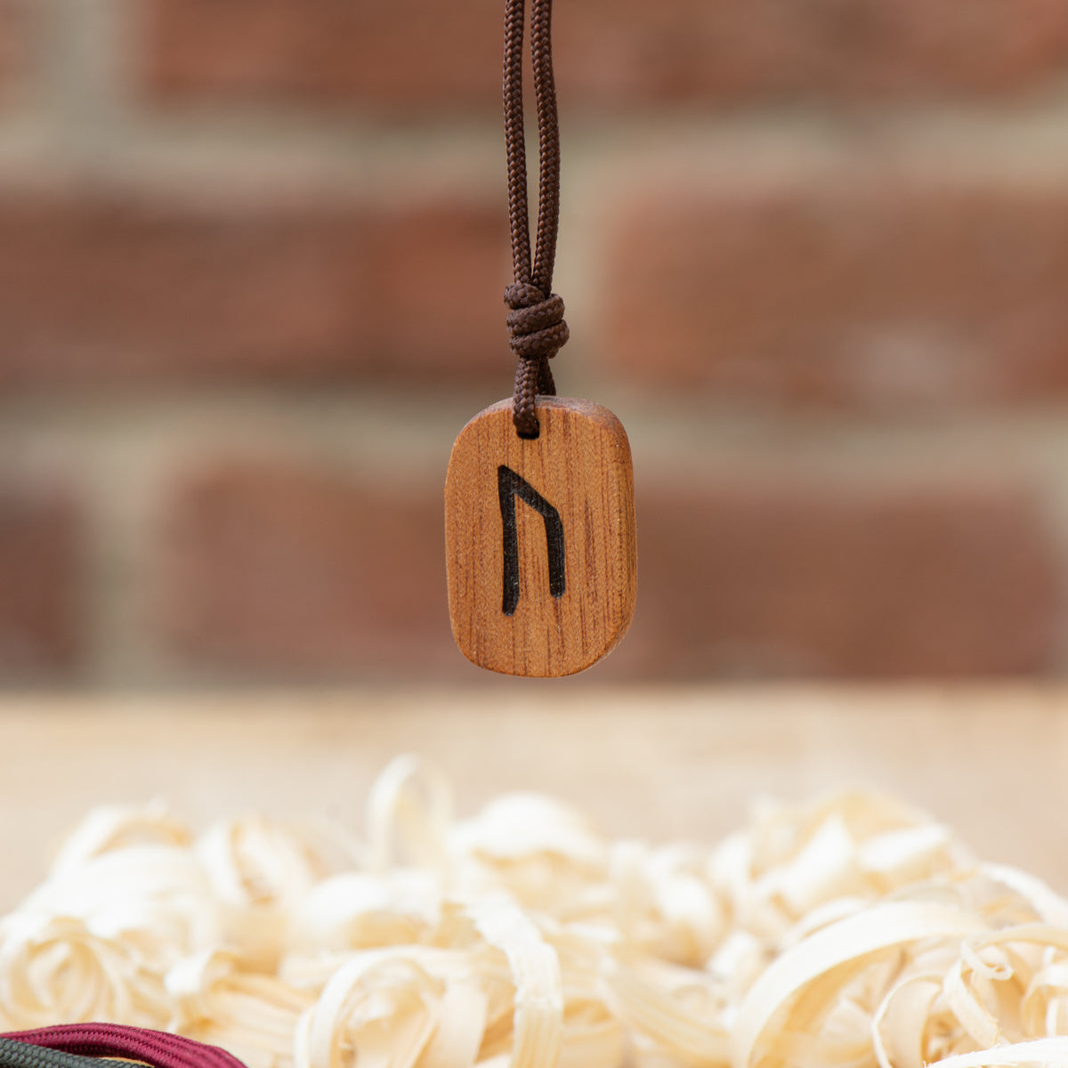 Rune-uruz-pendant