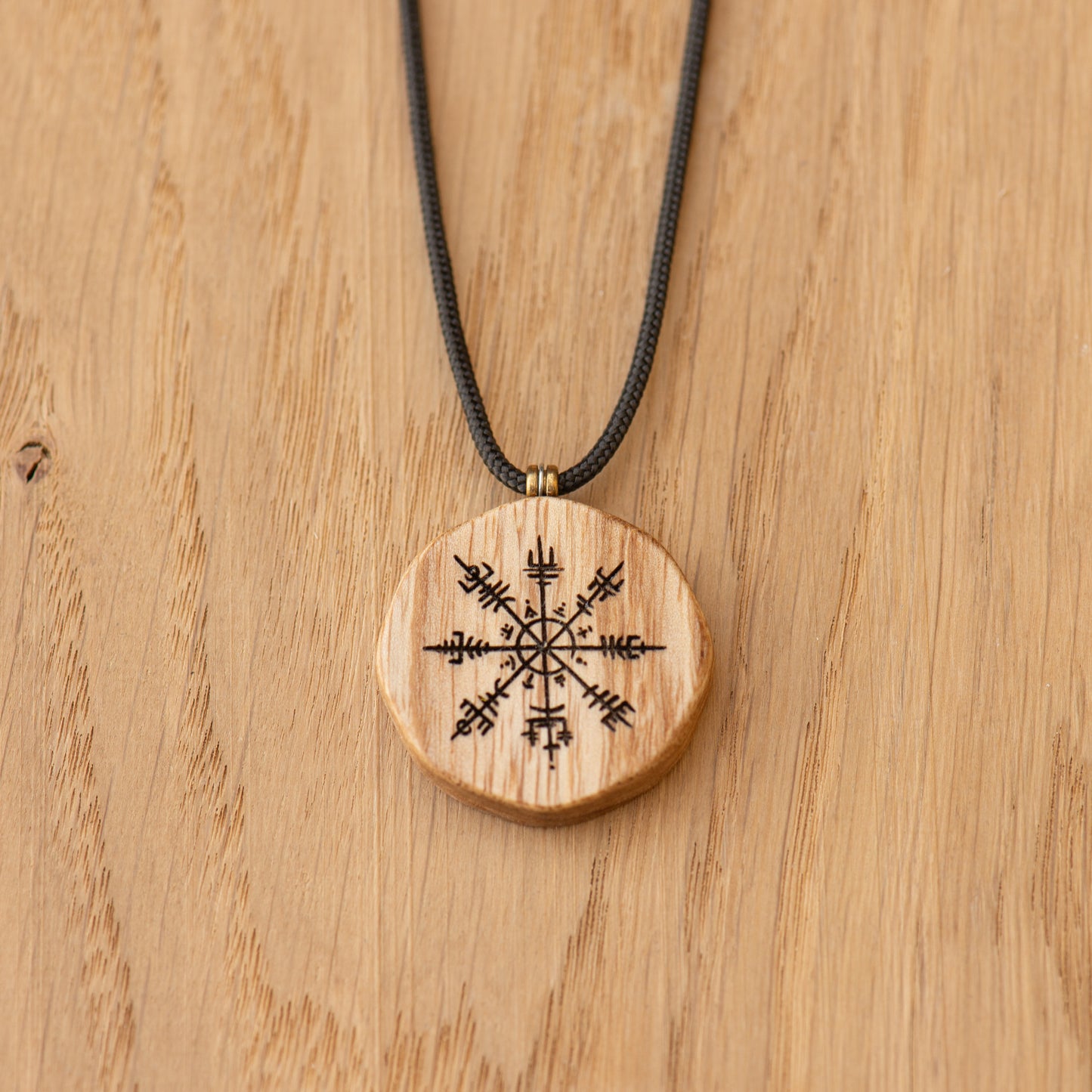 Ciondolo Vegvisir - Talismano Nordico in Swamp Ash