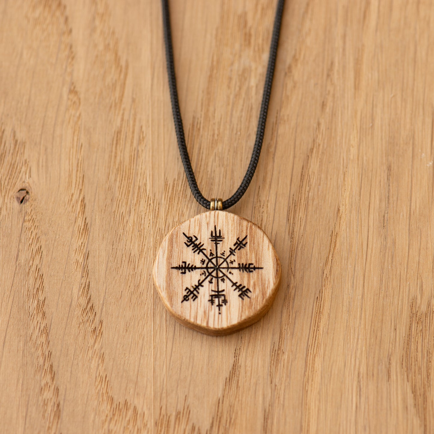 Ciondolo Vegvisir - Talismano Nordico in Swamp Ash