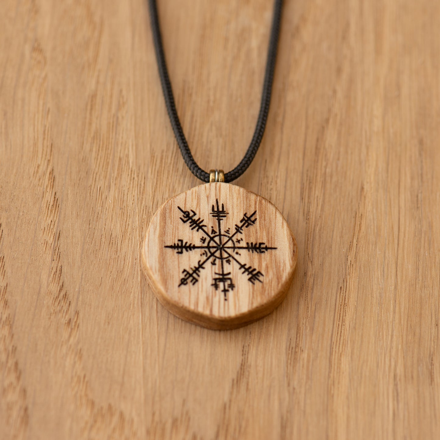 Ciondolo Vegvisir - Talismano Nordico in Swamp Ash