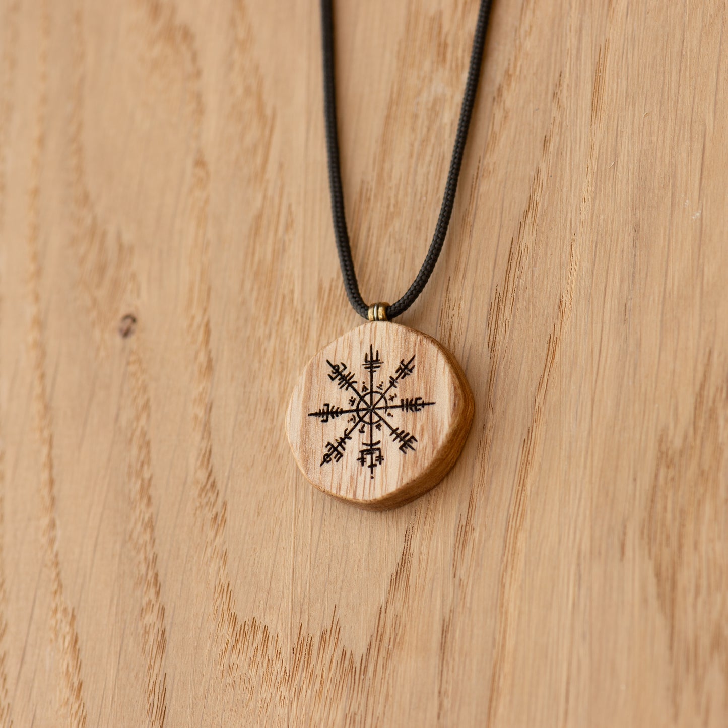 Ciondolo Vegvisir - Talismano Nordico in Swamp Ash