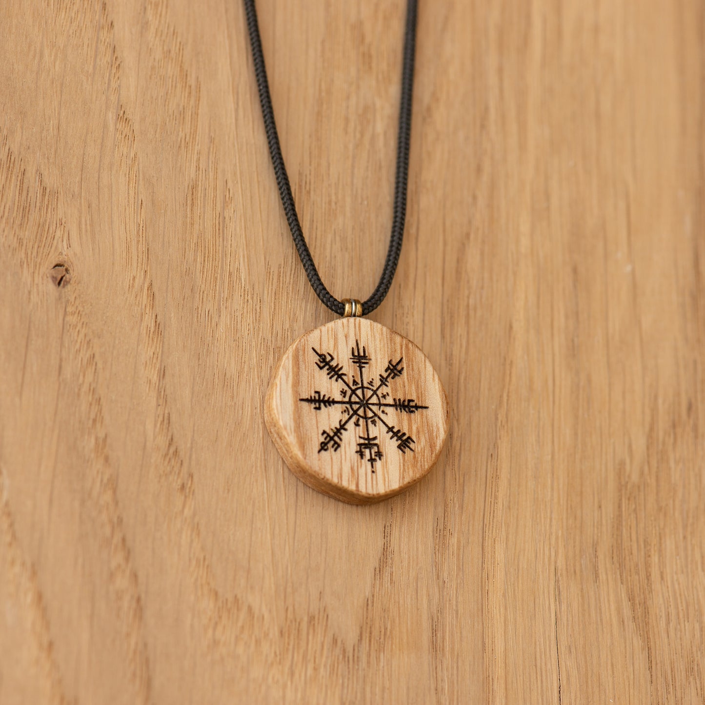 Ciondolo Vegvisir - Talismano Nordico in Swamp Ash