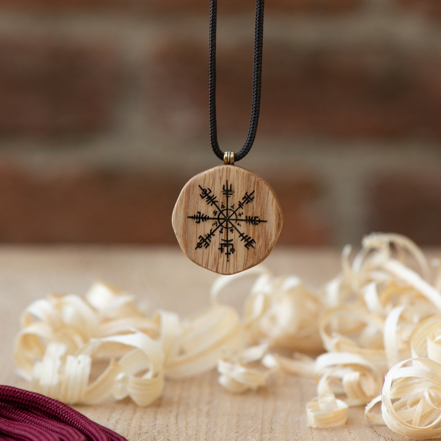 Ciondolo Vegvisir - Talismano Nordico in Swamp Ash