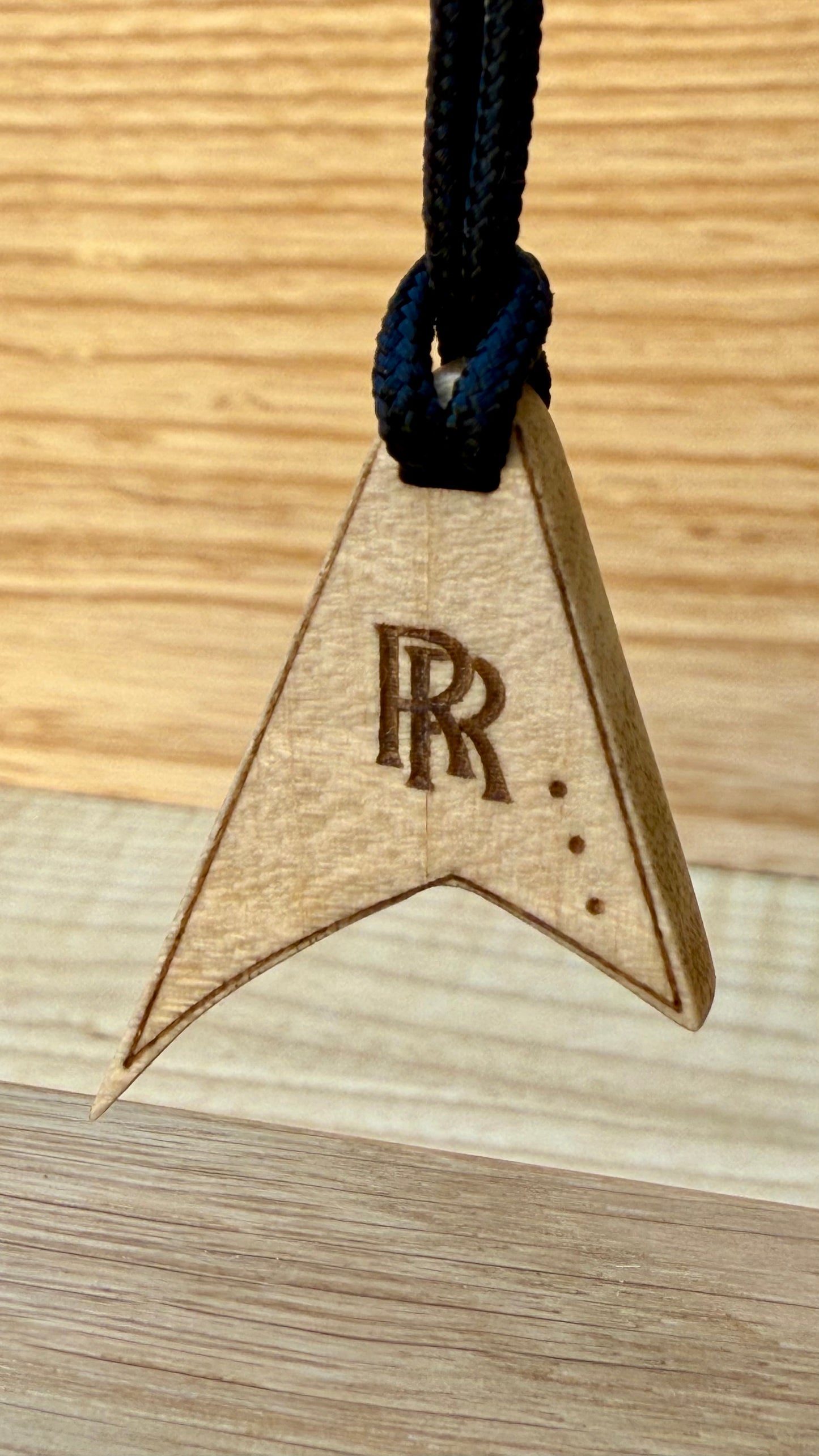 Randy Rhoads Tribute – Iconic Guitar Pendant